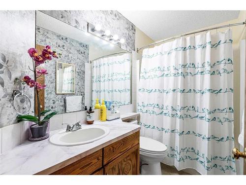 9838 Hidden Valley Drive Nw, Calgary, AB - Indoor Photo Showing Bathroom