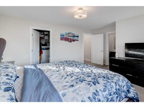 27 Bayview Circle Sw, Airdrie, AB - Indoor Photo Showing Bedroom