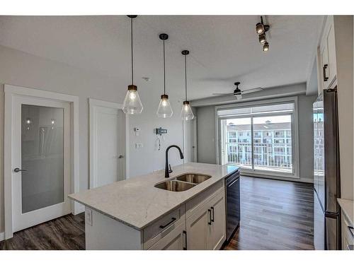 424-400 Auburn Meadows Common Se, Calgary, AB - Indoor Photo Showing Kitchen With Double Sink With Upgraded Kitchen