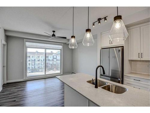 424-400 Auburn Meadows Common Se, Calgary, AB - Indoor Photo Showing Kitchen With Double Sink