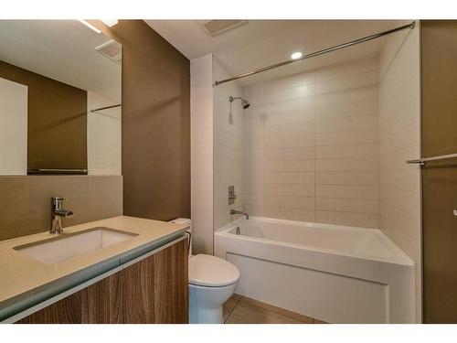 3010-1122 3 Street Se, Calgary, AB - Indoor Photo Showing Bathroom