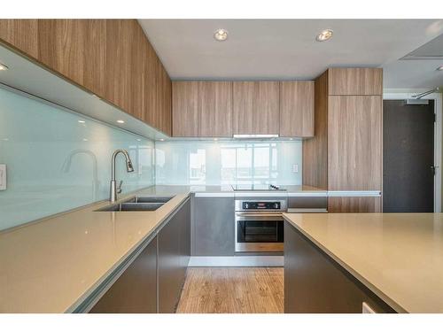 3010-1122 3 Street Se, Calgary, AB - Indoor Photo Showing Kitchen With Double Sink With Upgraded Kitchen