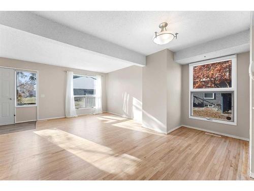 124-6440 4 Street Nw, Calgary, AB - Indoor Photo Showing Living Room