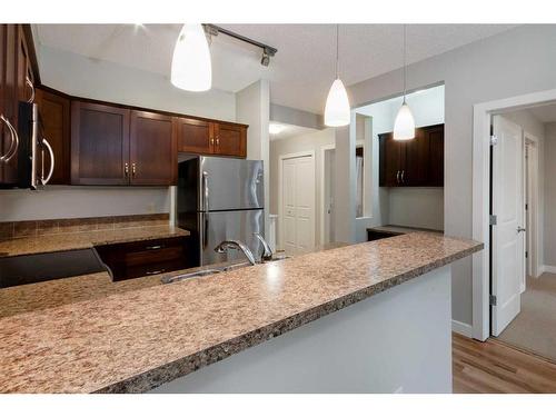 109-201 Sunset Drive, Cochrane, AB - Indoor Photo Showing Kitchen With Double Sink With Upgraded Kitchen