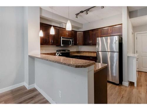 109-201 Sunset Drive, Cochrane, AB - Indoor Photo Showing Kitchen