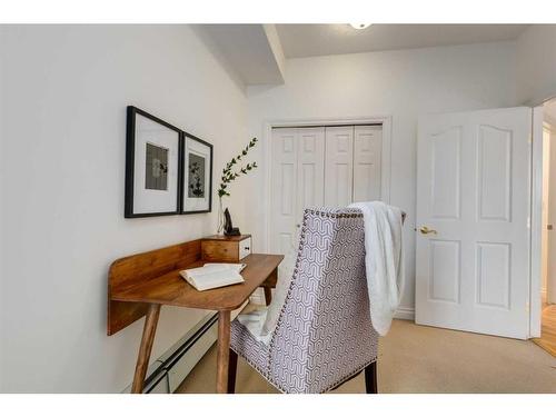 201-1315 12 Avenue Sw, Calgary, AB - Indoor Photo Showing Bedroom