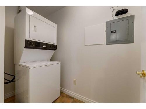 201-1315 12 Avenue Sw, Calgary, AB - Indoor Photo Showing Laundry Room