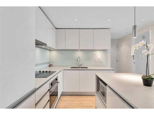 2601-1122 3 Street Se, Calgary, AB - Indoor Photo Showing Kitchen With Double Sink With Upgraded Kitchen