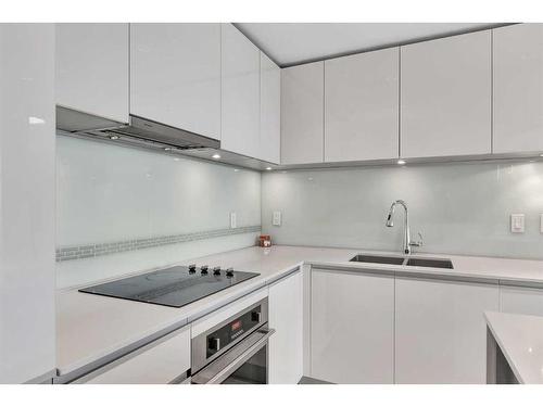 2601-1122 3 Street Se, Calgary, AB - Indoor Photo Showing Kitchen With Double Sink