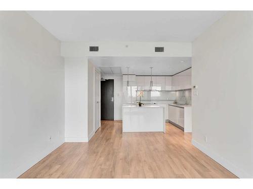 2601-1122 3 Street Se, Calgary, AB - Indoor Photo Showing Kitchen