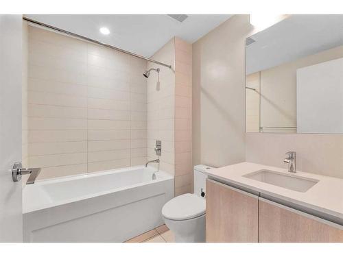 2601-1122 3 Street Se, Calgary, AB - Indoor Photo Showing Bathroom