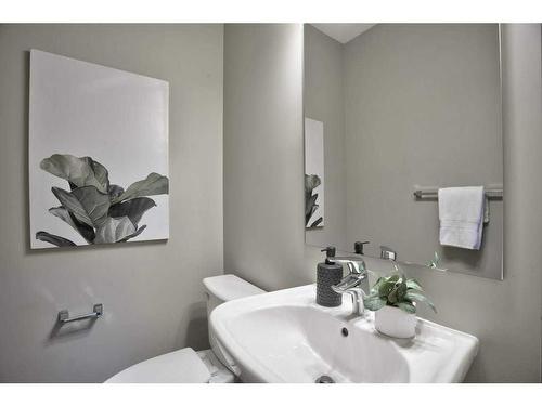 110 Walgrove Cove Se, Calgary, AB - Indoor Photo Showing Bathroom