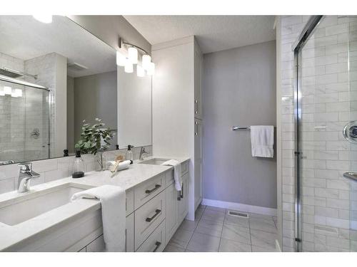 110 Walgrove Cove Se, Calgary, AB - Indoor Photo Showing Bathroom