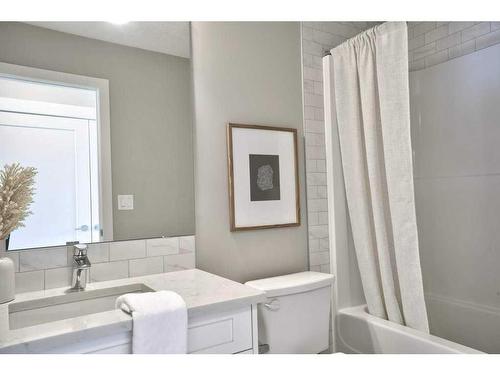 110 Walgrove Cove Se, Calgary, AB - Indoor Photo Showing Bathroom