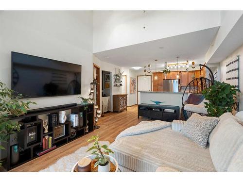 305-390 Marina Drive, Chestermere, AB - Indoor Photo Showing Living Room