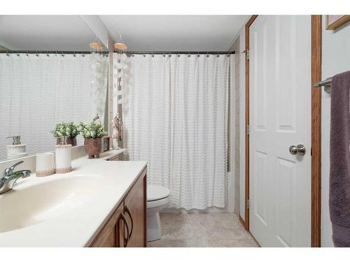 305-390 Marina Drive, Chestermere, AB - Indoor Photo Showing Bathroom