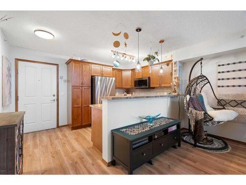 305-390 Marina Drive, Chestermere, AB - Indoor Photo Showing Kitchen