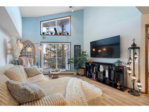 305-390 Marina Drive, Chestermere, AB - Indoor Photo Showing Living Room