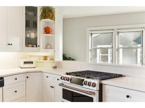 226 7 Street Ne, Calgary, AB - Indoor Photo Showing Kitchen