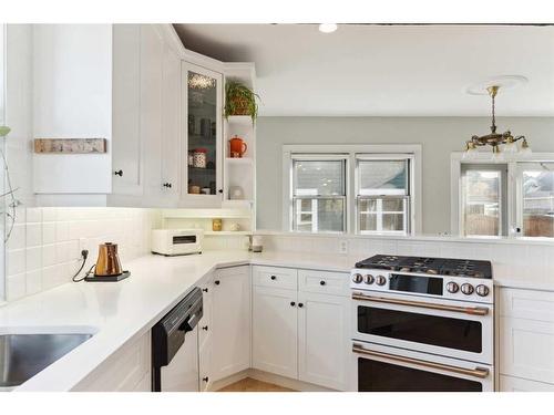 226 7 Street Ne, Calgary, AB - Indoor Photo Showing Kitchen