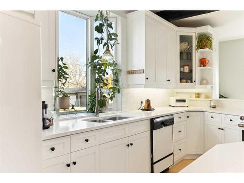 226 7 Street Ne, Calgary, AB - Indoor Photo Showing Kitchen With Double Sink