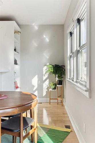 226 7 Street Ne, Calgary, AB - Indoor Photo Showing Dining Room