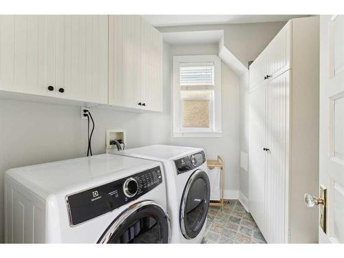 226 7 Street Ne, Calgary, AB - Indoor Photo Showing Laundry Room