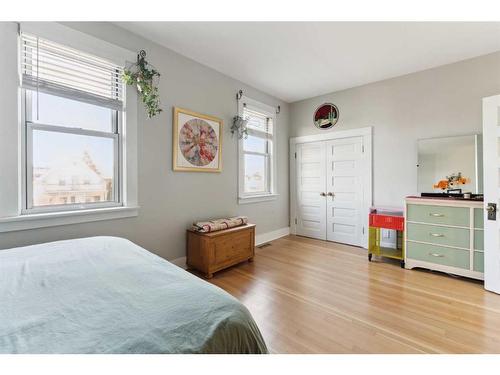 226 7 Street Ne, Calgary, AB - Indoor Photo Showing Bedroom