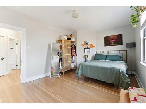 226 7 Street Ne, Calgary, AB - Indoor Photo Showing Bedroom