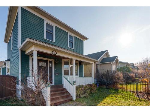 226 7 Street Ne, Calgary, AB - Outdoor