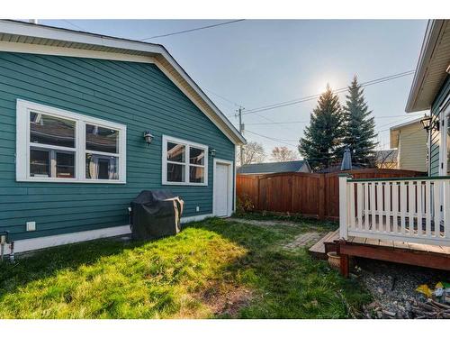 226 7 Street Ne, Calgary, AB - Outdoor