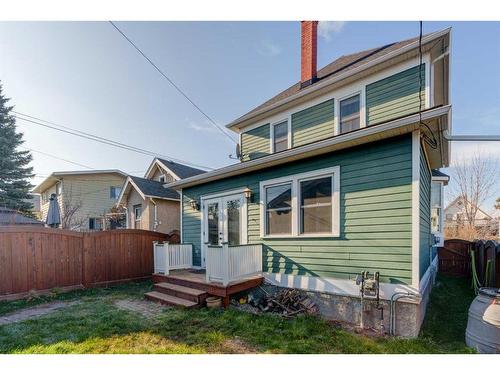 226 7 Street Ne, Calgary, AB - Outdoor