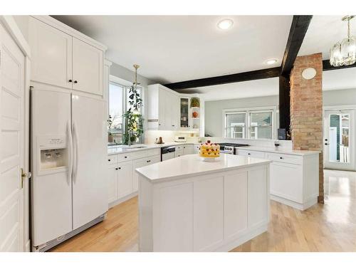 226 7 Street Ne, Calgary, AB - Indoor Photo Showing Kitchen