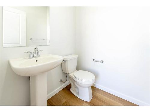 140 Langwell Common Se, Airdrie, AB - Indoor Photo Showing Bathroom