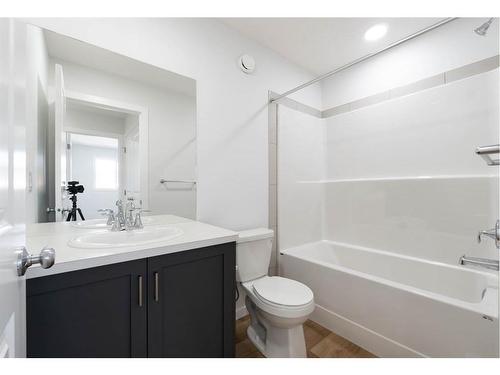 140 Langwell Common Se, Airdrie, AB - Indoor Photo Showing Bathroom