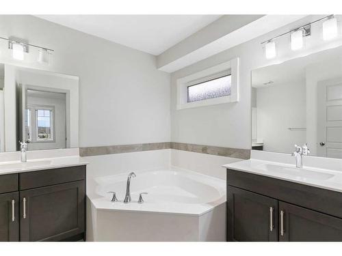 65 River Heights Drive, Cochrane, AB - Indoor Photo Showing Bathroom