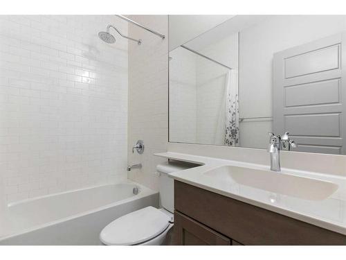 65 River Heights Drive, Cochrane, AB - Indoor Photo Showing Bathroom