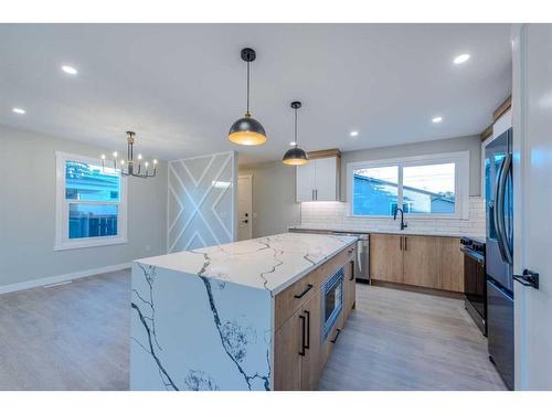 7447 Huntertown Crescent Nw, Calgary, AB - Indoor Photo Showing Kitchen With Upgraded Kitchen