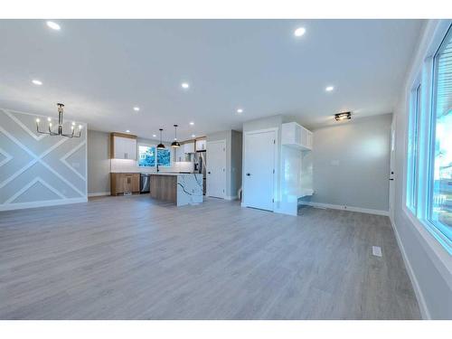 7447 Huntertown Crescent Nw, Calgary, AB - Indoor