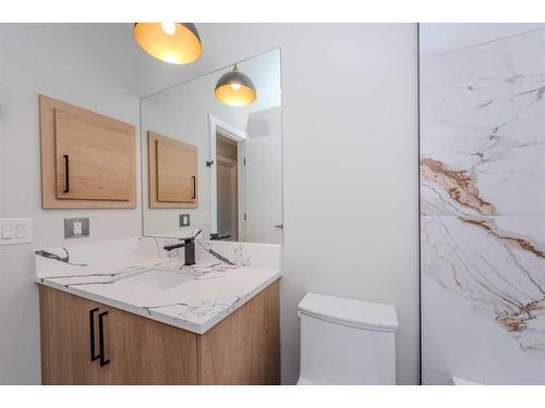 7447 Huntertown Crescent Nw, Calgary, AB - Indoor Photo Showing Bathroom