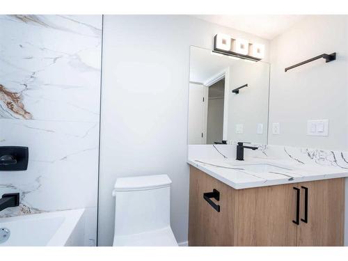 7447 Huntertown Crescent Nw, Calgary, AB - Indoor Photo Showing Bathroom