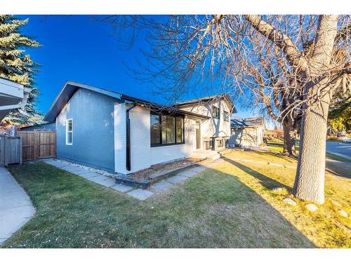 7447 Huntertown Crescent Nw, Calgary, AB - Outdoor