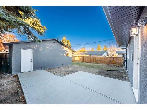 7447 Huntertown Crescent Nw, Calgary, AB - Outdoor