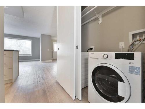 605-2200 Woodview Drive Sw, Calgary, AB - Indoor Photo Showing Laundry Room