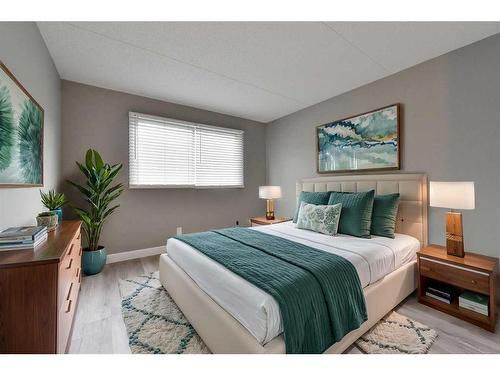 605-2200 Woodview Drive Sw, Calgary, AB - Indoor Photo Showing Bedroom