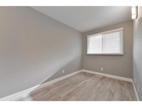 605-2200 Woodview Drive Sw, Calgary, AB - Indoor Photo Showing Other Room