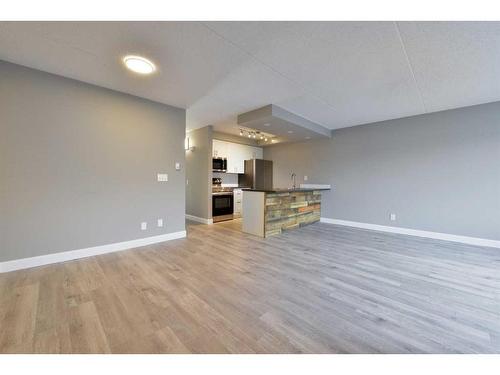 605-2200 Woodview Drive Sw, Calgary, AB - Indoor Photo Showing Other Room