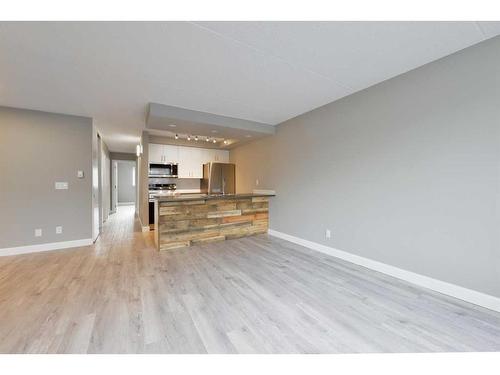 605-2200 Woodview Drive Sw, Calgary, AB - Indoor Photo Showing Other Room