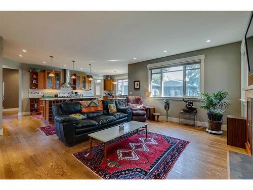 220 18A Street Nw, Calgary, AB - Indoor Photo Showing Living Room