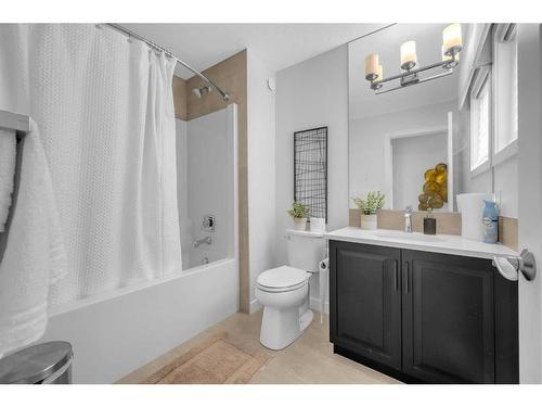 133 Corner Meadows Way Ne, Calgary, AB - Indoor Photo Showing Bathroom